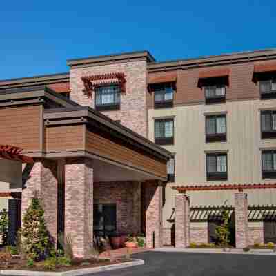Hampton Inn & Suites Astoria Hotel Exterior