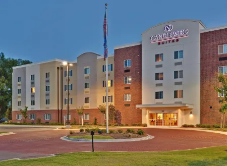 Candlewood Suites Flowood Отели рядом с достопримечательностью «FRC-Flowood Remote Control Indoor Park»