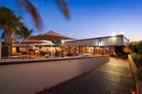 Potshot Hotel Resort - bar