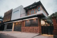 薩雷民宿和藝術空間-沙努爾 辛杜海灘（Sindhu Beach）附近的飯店