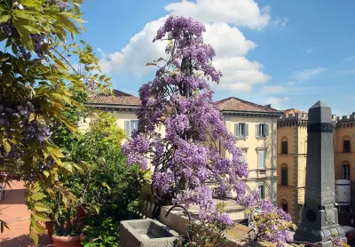 Arnaboldi Palace Hotels near Borgo Calvenzano