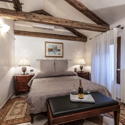 Anzolo Palace - Rooms & Apartments Hotels near Piazzetta San Marco
