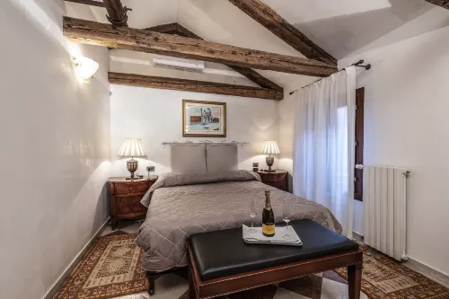 Anzolo Palace - Rooms & Apartments - homestay