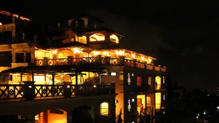 Puncak Inn Resort Hotel Отели рядом с достопримечательностью «Botanic Garden Cibodas»