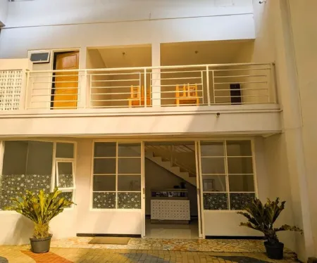 Edelweiss Homestay Malang Отели в г. Blimbing