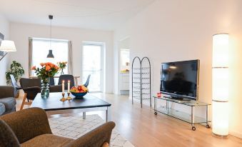 Sanders Arena - Charming Three-Bedroom Apartment Close to Metro Station