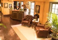 The Red Lion Inn Resort 1704 Hotels in Hull