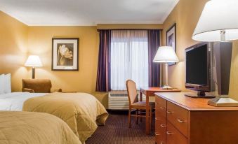 Clarion Hotel & Suites Riverfront