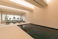 Luster Hotel - Pools