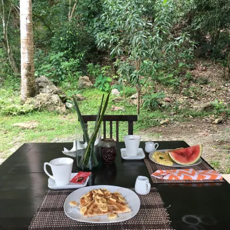 Kahanamoku Bed & Breakfast Отели рядом с достопримечательностью «Дингалан Кейв»