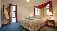 Serenity Grove Hotel a 