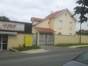Guesthouse Near Charles de Gaulle Airport