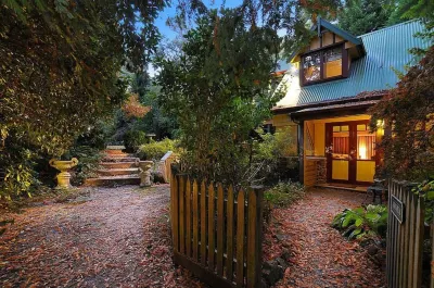 Arnica Views Summit Retreat Hotels in Mount Dandenong