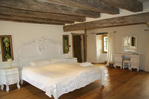 Manoir de la Basse-Cour Hotels in Saulges