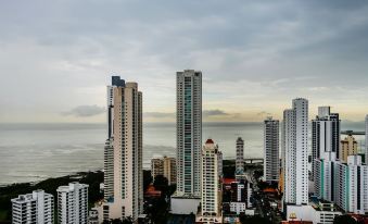 Blissful Apartment - PH Quartier Del Mar