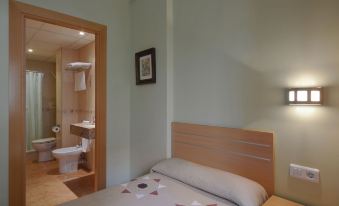 El Camí Hotel - Housity