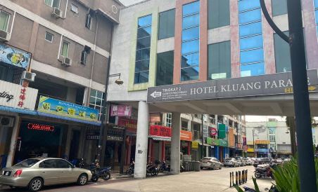 Room V at Kluang Parade - Housity