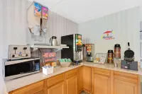 Super 8 by Wyndham Laurel - breakfast