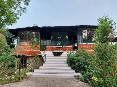 Tiger Paw Resort Hotels near Wenlock Downs 9th Mile Shooting Point