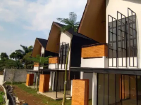 Lenirra Villa & Resto Hotels in Cijeruk