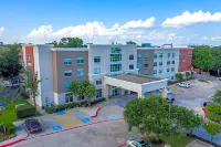 Holiday Inn Express & Suites Arlington North – Stadium Area Hotel in zona Centreport Station