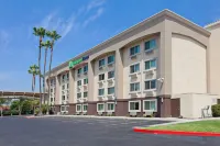 Holiday Inn Express Colton-Riverside North Hotels near Bootlegger＇s Brewery