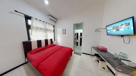 Mess Inn Semarang Отели рядом с достопримечательностью «St. Joseph Church (Gedangan Church)»