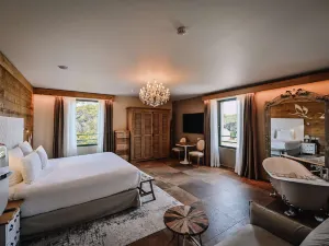 佩斯基耶村生態旅館-希爾頓傲途格精選酒店