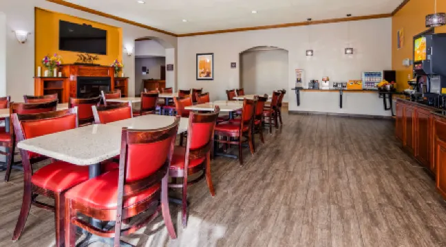 利特菲爾德貝斯特韋斯特套房酒店