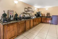 Super 8 by Wyndham Beaumont I-10 South/College St - breakfast