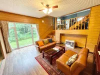 Living House Nabeya Sanchi in the Green Lake Ōnuma East Camping Ground. 주변 호텔