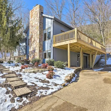 Massanutten Resort Home w/ Deck + Mountain Views!