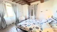 Villa indipendente - 10 posti letto - piscina - pergolato - parco giochi per bambini - wifi