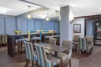 Wingate by Wyndham Charleston Coliseum - Breakfast