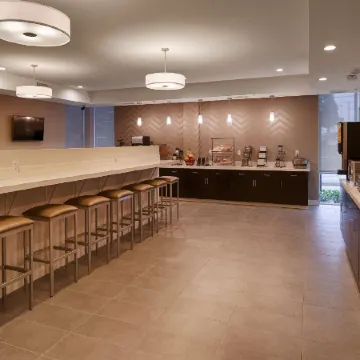 La Quinta Inn & Suites by Wyndham Tulsa Downtown/Route 66