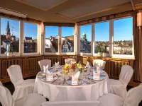 Radisson Blu Schwarzer Bock Hotel Wiesbaden Отели рядом с достопримечательностью «Вестенд»