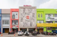 RedDoorz Plus Near Living Plaza Jababeka Hotels in Bekasi Regency