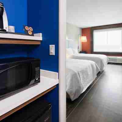 Holiday Inn Express & Suites Lubbock Central - Univ Area Rooms
