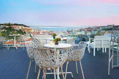 NH Collection Lisboa Liberdade Hotel dekat Carmo Convent