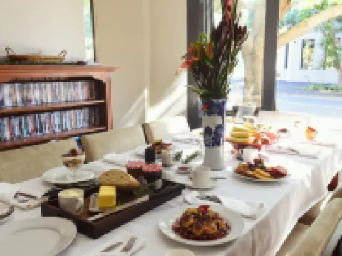 Lily Sands Inn