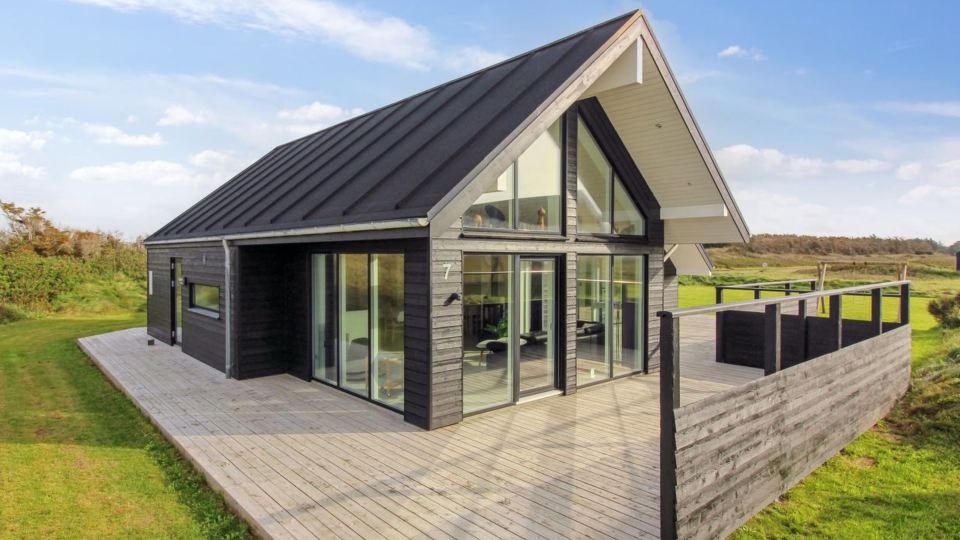"Othinkarl" - 100m from the Sea