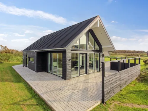 "Othinkarl" - 100m from the Sea - Hot Tub