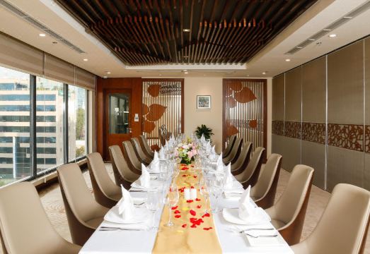 오키드 사이공 호텔의 가족 친화적 수영장 또는 객실