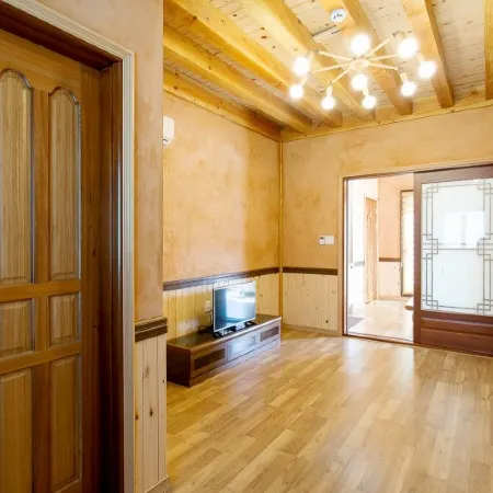 Gyeongju Hanok Kkotjam Pension Отели рядом с достопримечательностью «Храм Синсонса»
