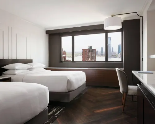 New York Marriott Downtown Các khách sạn gần Trung tâm mua sắm Century 21