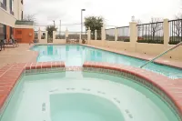 Holiday Inn Express & Suites Austin - Round Rock