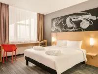 Ibis Oktyabr'Skoe Pole Hotel エクスペリメンタニウムサイエンスミュージアム周辺のホテル
