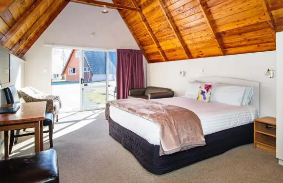 山區木屋汽車旅館