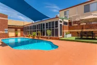Quality Inn Railway Motel - Pool