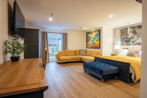 Suite 14 - Sleeping Giant Hotel - PEN Y CAE Inn - Holiday Apartments